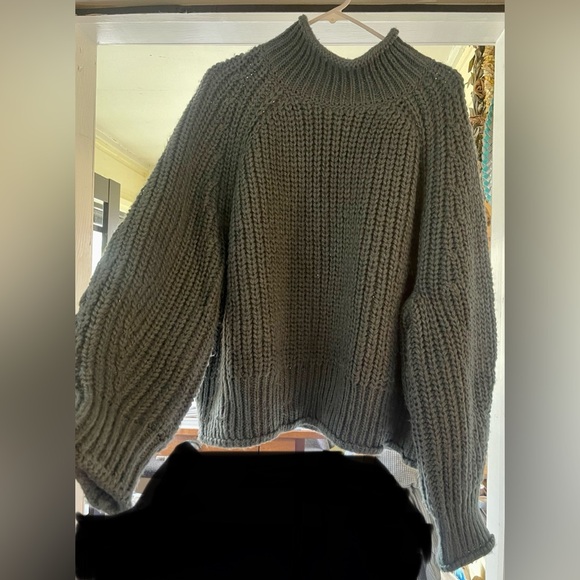 H&M Bulky Sweater - Picture 2 of 3